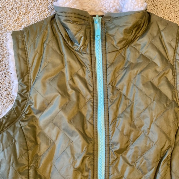 Mountain HardWare Switch Flip Reversible Vest olive/stone XS - Picture 6 of 10